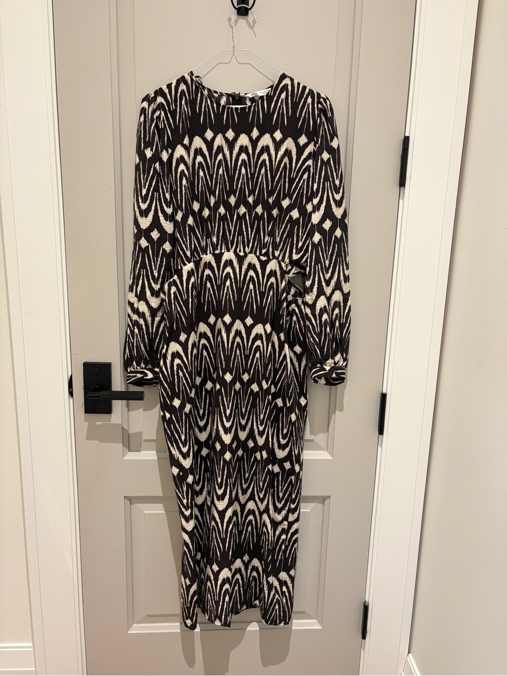 Zara Black and Cream Long Sleeve Patterned Midi Dress Size L